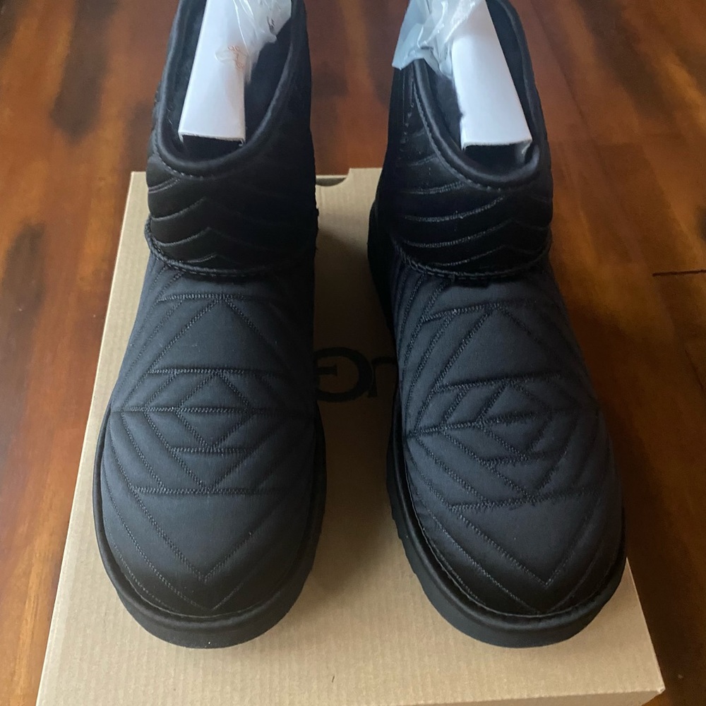 COPY - New in the box women's UGG boots size 7